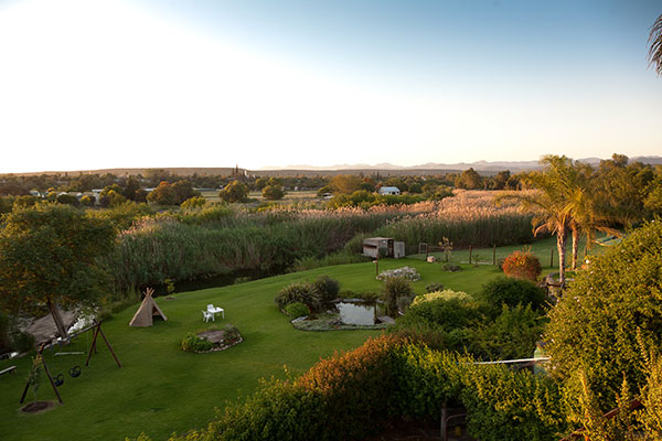 Endless views to the Swartberg Mountains | Yotclub Bed and Breakfast